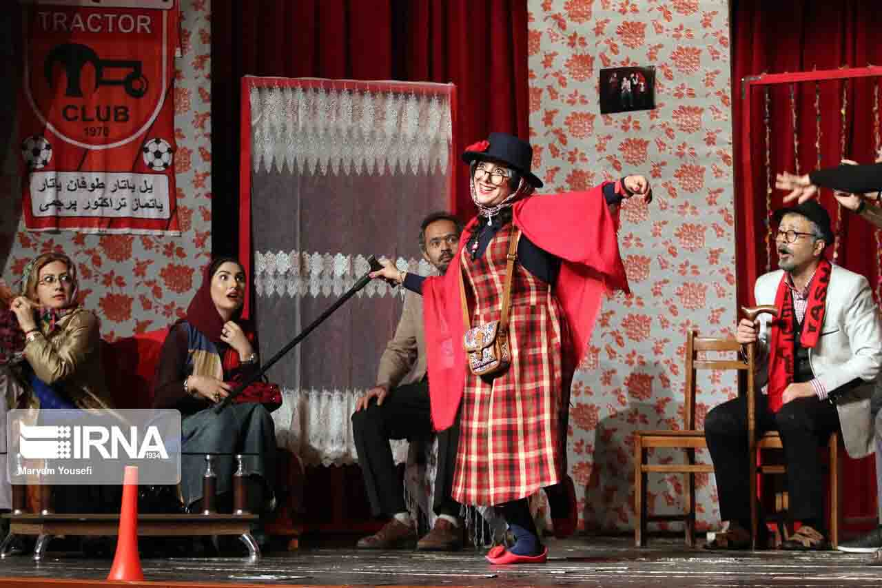 نمایش تراکتور در تبریز به روی صحنه می رود