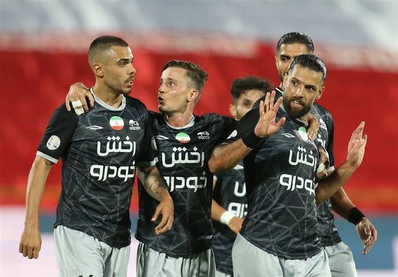 تراکتور نخستین شکست را به پرسپولیس تحمیل کرد