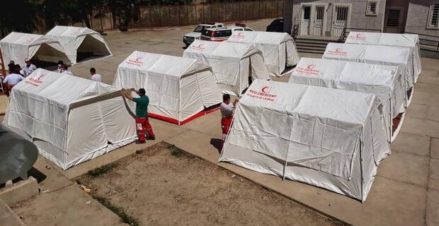 توزیع ۲۰۰۰ چادر امدادی در مناطق زلزله زده خوی