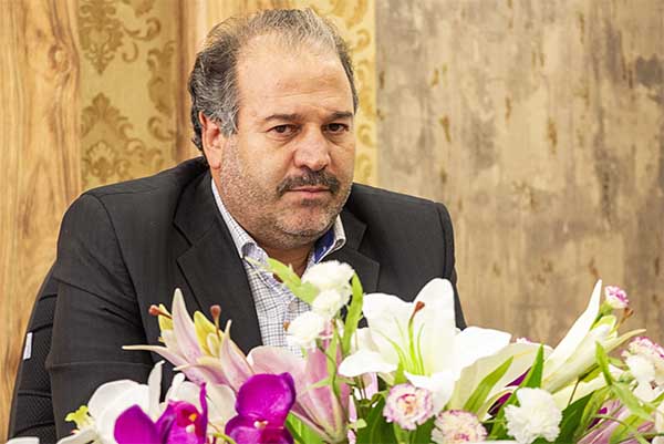 به دلیل هزینه‌های بالای انتقال آب، مجبور به حفر چاه هستیم