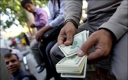 حرفه‌ای‌ها چه زمانی دلار می‌خرند؟ / فروپاشی بازار ارز با این اتفاق