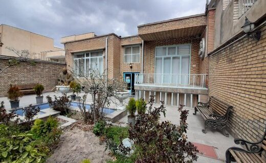 خانه موزه استاد شهریار به دلیل مشکوک بودن به نشتی و رطوبت مرمت می شود