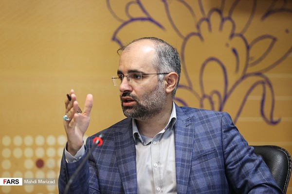 معاون اسبق ستاد امر به معروف: تداوم فیلترینگ اینستاگرام و واتساپ خلاف «قانون اساسی» است !