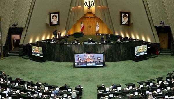 راهکار‌های مجلس برای کاهش قیمت ارز؛ دلار ارزان می‌شود؟