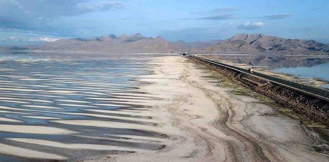 سازمان فضایی ایران تایید کرد: پل میان‌گذر، دلیل خشک شدن دریاچه ارومیه