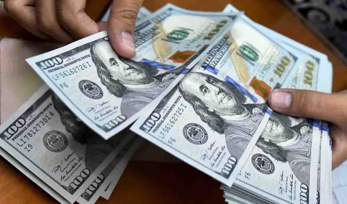 سقوط ۲۲ درصدی ارزش ریال در ۹۰ روز