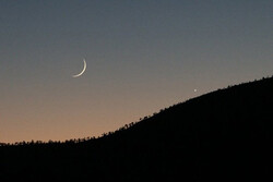 امشب هلال ماه در آسمان ایران دیده می‌شود؟