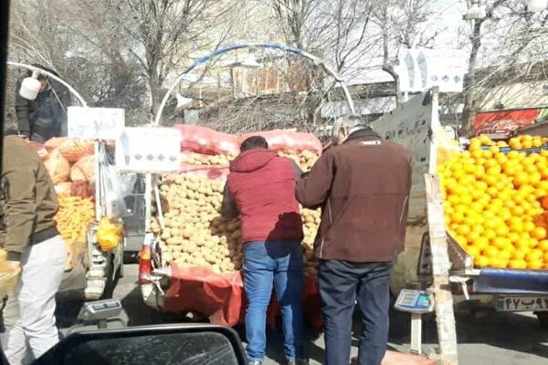 جمع‌آوری ۷۲ وانت‌بار متخلف و طبق‌های میوه فروش از سطح منطقه ۴