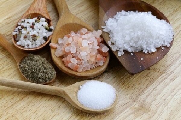 موضع وزارت بهداشت درباره مصرف نمک‌های صورتی و آبی