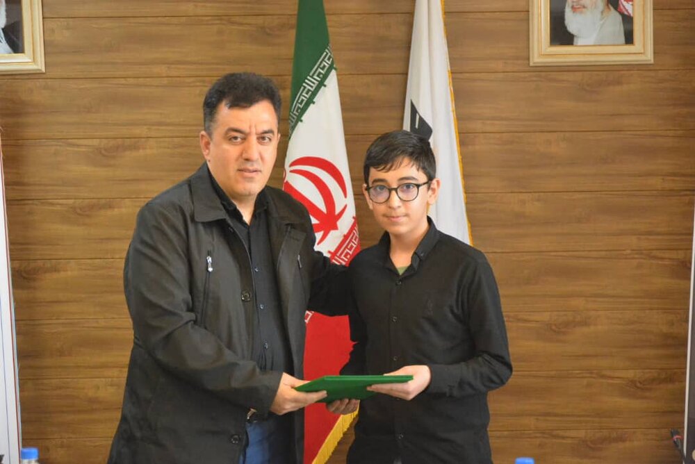 تجلیل از قاری نونهال در حاشیه نشست مدیران