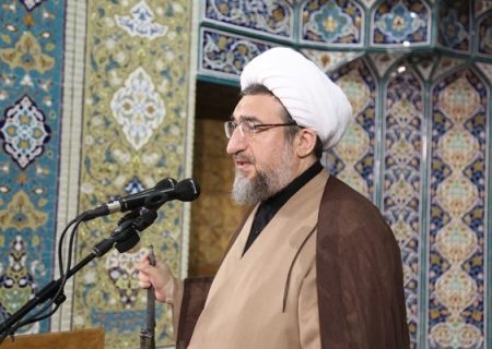 امام‌ جمعه تبریز خطاب به رئیس‌جمهور: مردم بهانه قبول نمی‌کنند؛ حاشیه‌ها را جمع کنید
