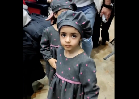 حضور دو دختر دوقلوی تبریزی در جشنواره موغام به همراه والدینشان