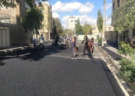 توزیع ۳۳۵۰ تن آسفالت در معابر غرب و شمال غرب تبریز