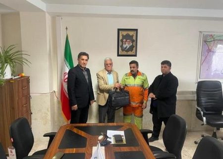 تحویل کیف حاوی چک و پول توسط پاکبان تبریزی به صاحبش