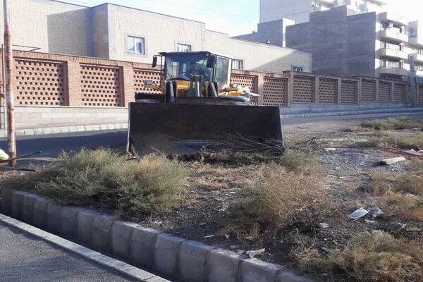 تسطیح و پاکسازی قطعات خالی شرق تبریز