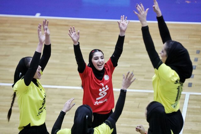 زنان والیبالیست تبریزی شاخ غول را شکستند!