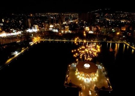 آسمان تبریز به مناسبت عید بزرگ نیمه شعبان نور باران میشود