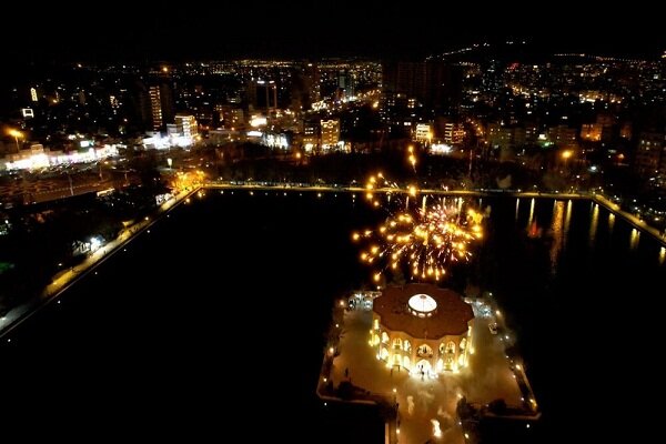 آسمان تبریز به مناسبت عید بزرگ نیمه شعبان نور باران میشود