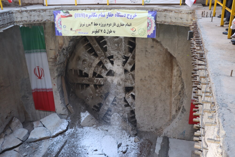 تست گرم خط دو مترو تبریز تا پایان سال ۱۴۰۵ / سرمایه گذاری ۸ همتی شهرداری برای خط دو قطار شهری
