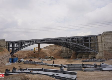 پیشرفت فیزیکی ۶۵ درصدی تنها پل فلزی قوسی شکل شمالغرب کشور