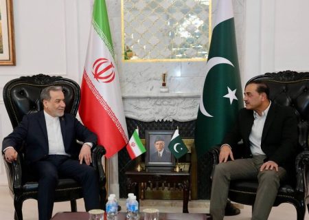 رایزنی عراقچی با فرمانده ارتش پاکستان