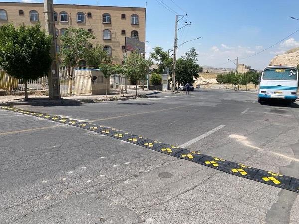 نصب سرعت‌کاه‌های پلاستیکی در معابر شهرداری منطقه ۷ تبریز