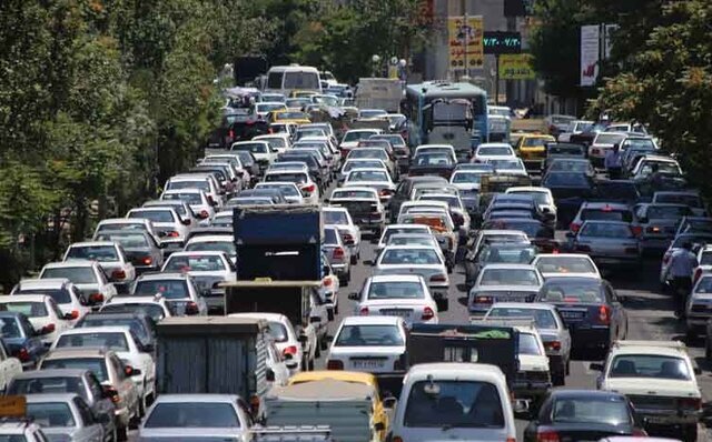 ترافیک سنگین و کمبود جای پارک؛ دو چالش اصلی شهروندان تبریزی در سفرهای روزمره