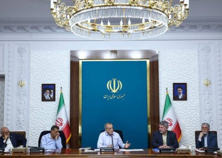 پزشکیان: با همراهی مردم مقابل زورگویی می‌ایستیم/ تأمین معیشت مردم اولویت اصلی ماست