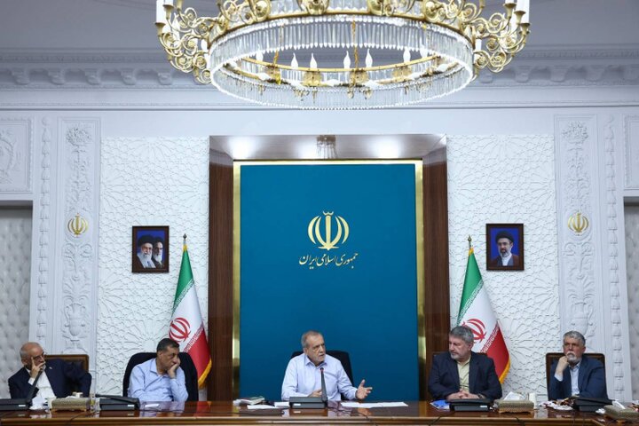 پزشکیان: با همراهی مردم مقابل زورگویی میایستیم/ تأمین معیشت مردم اولویت اصلی ماست
